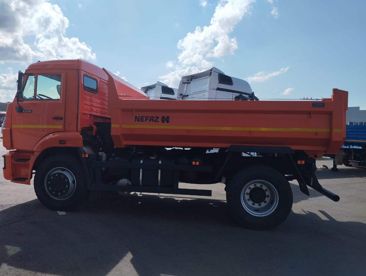 Самосвал KAMAZ-43255