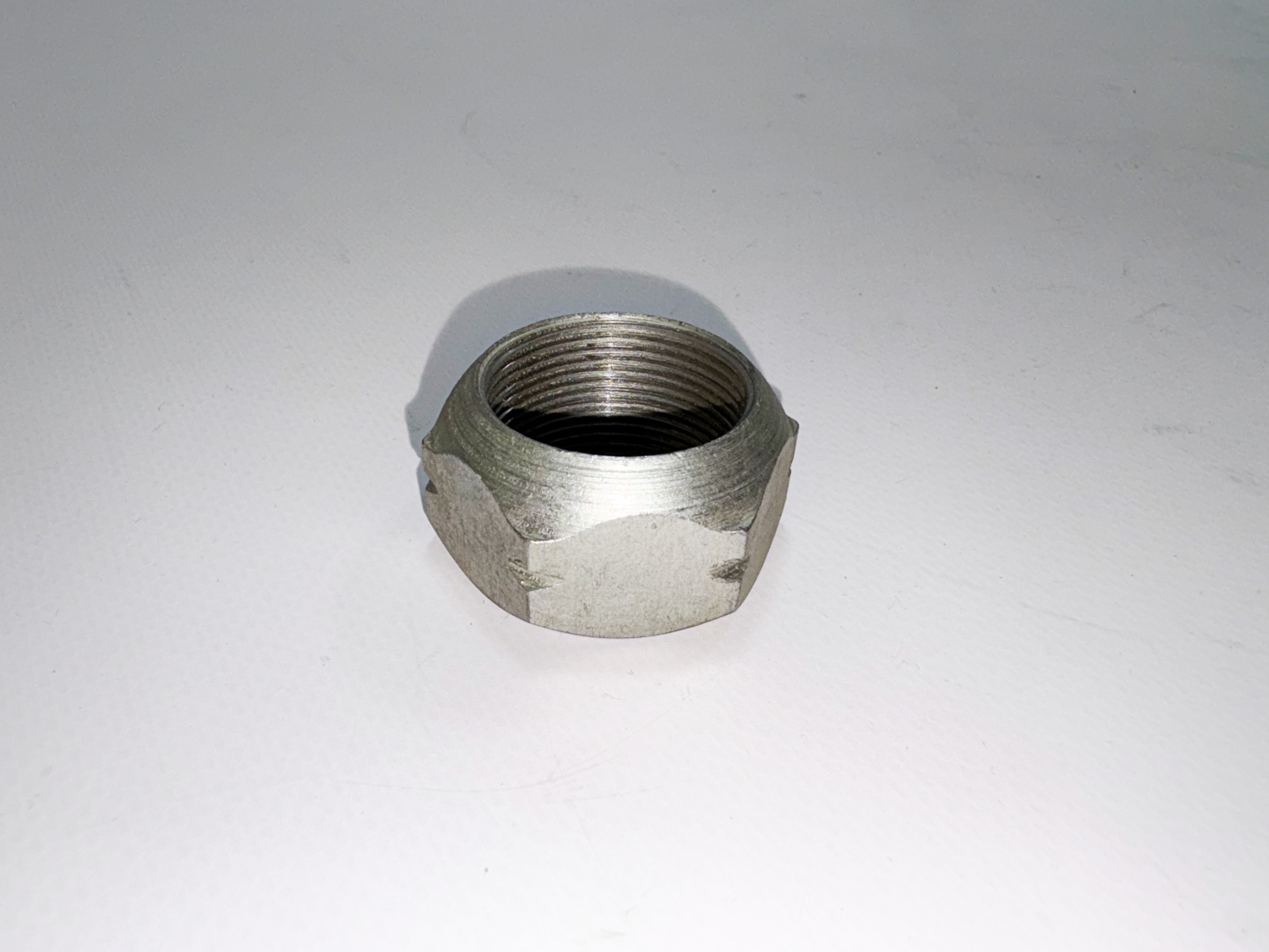 гайка м30х1,5х22 задн. колеса левая