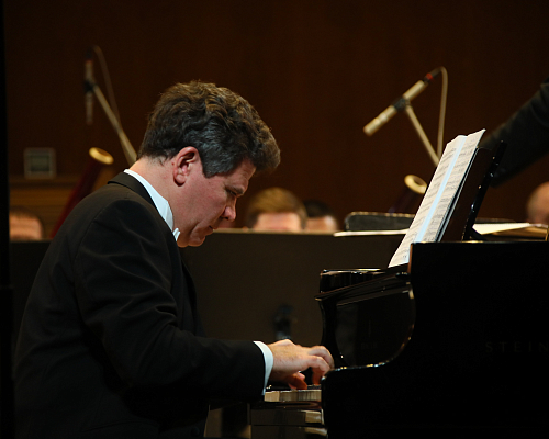 Денис Мацуев и оркестр Александра Сладковского дали концерт в Набережных Челнах