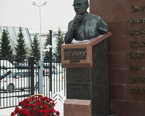 На «КАМАЗе» почтили память первого генерального директора Льва Васильева