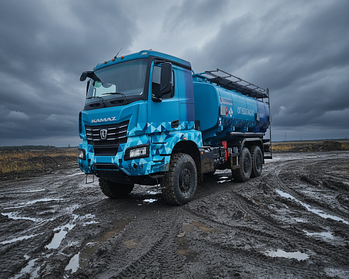 Создан новый полноприводный автотопливозаправщик на базе шасси КАМАЗ-65959