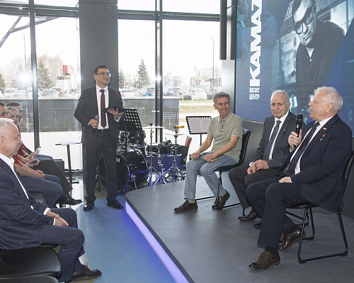 В Визит-центре открылась выставка «Лица КАМАЗа»