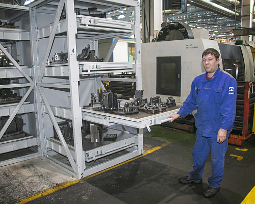 На автомобильном заводе внедрили новые стеллажи для хранения приспособлений