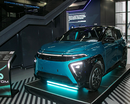 В Визит-центре «КАМАЗа» презентовали автомобиль Атом