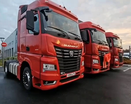 Три магистральных тягача КАМАЗ-54901 с пробегом отгружены потребителю