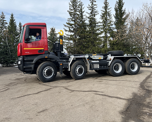 На рынок выведен крюковой погрузчик на шасси КАМАЗ-65951