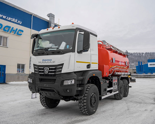 Представлена новая модель автотопливозаправщика на шасси КАМАЗ-65959